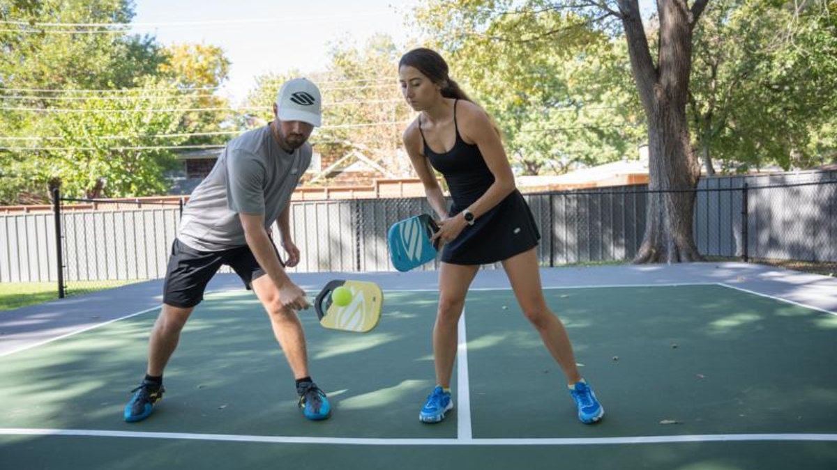các cú đánh trong pickleball giúp nâng cao điểm số backhand spin dink