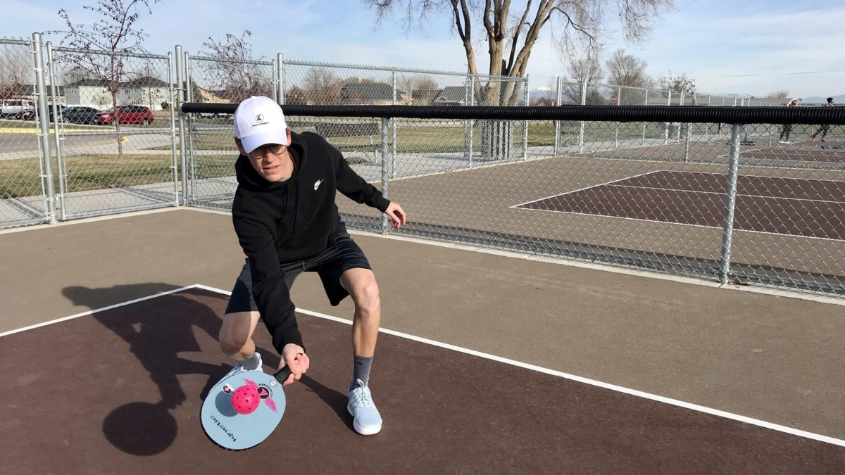 các cú đánh trong pickleball giúp nâng cao điểm số thả phát bắn thứ ba