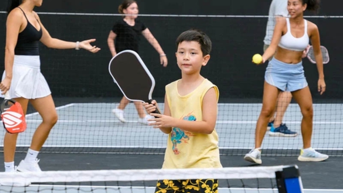 chọn sân và thời điểm chơi phù hợp