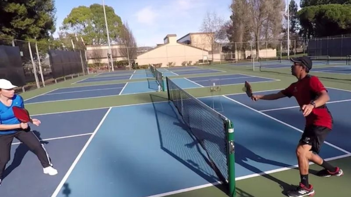 các cú đánh trong pickleball giúp nâng cao điểm số erne