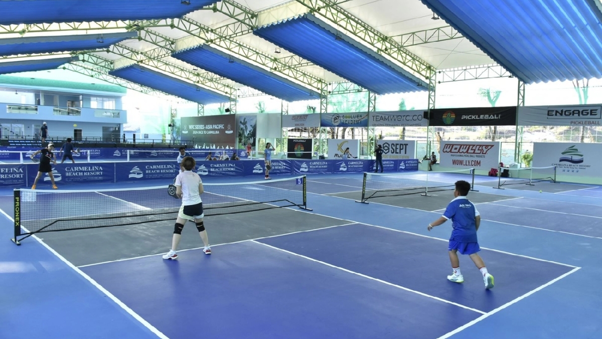 sân pickleball phổ biến được làm bằng gì? sân pickleball phổ biến được làm bằng gì? 3 yếu tố vàng để chọn vật liệu sân pickleball