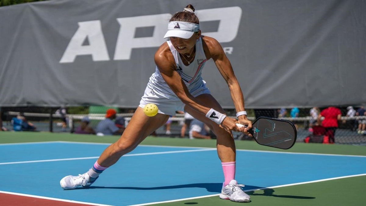 các cú đánh trong pickleball giúp nâng cao điểm số đấm trái tay