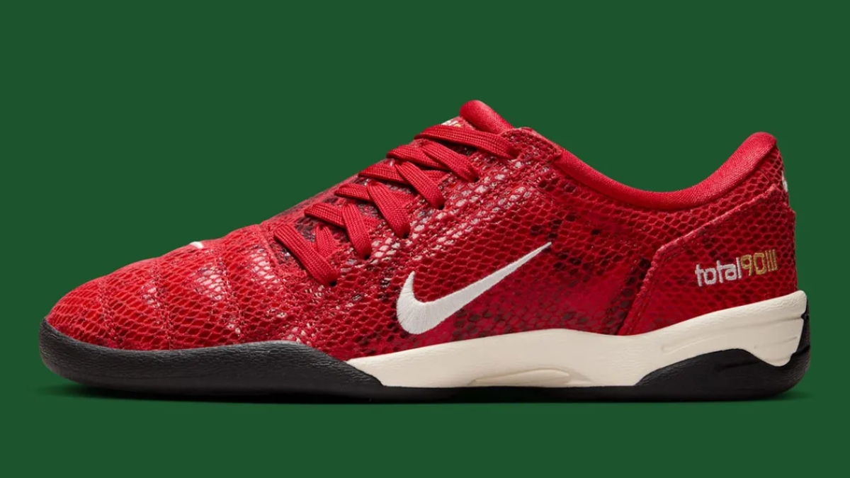 Nike Total 90 III Snakeskin lột xác