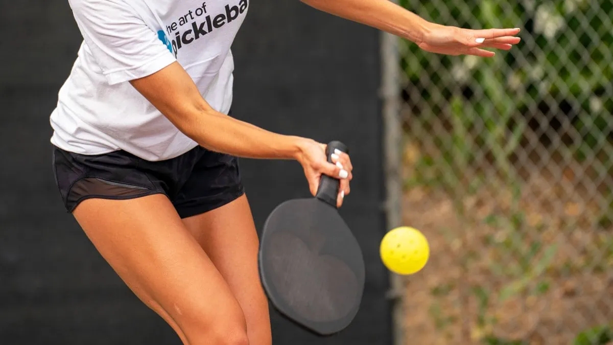 Kỹ thuật đánh trả bóng pickleball từ cơ bản đến nâng cao