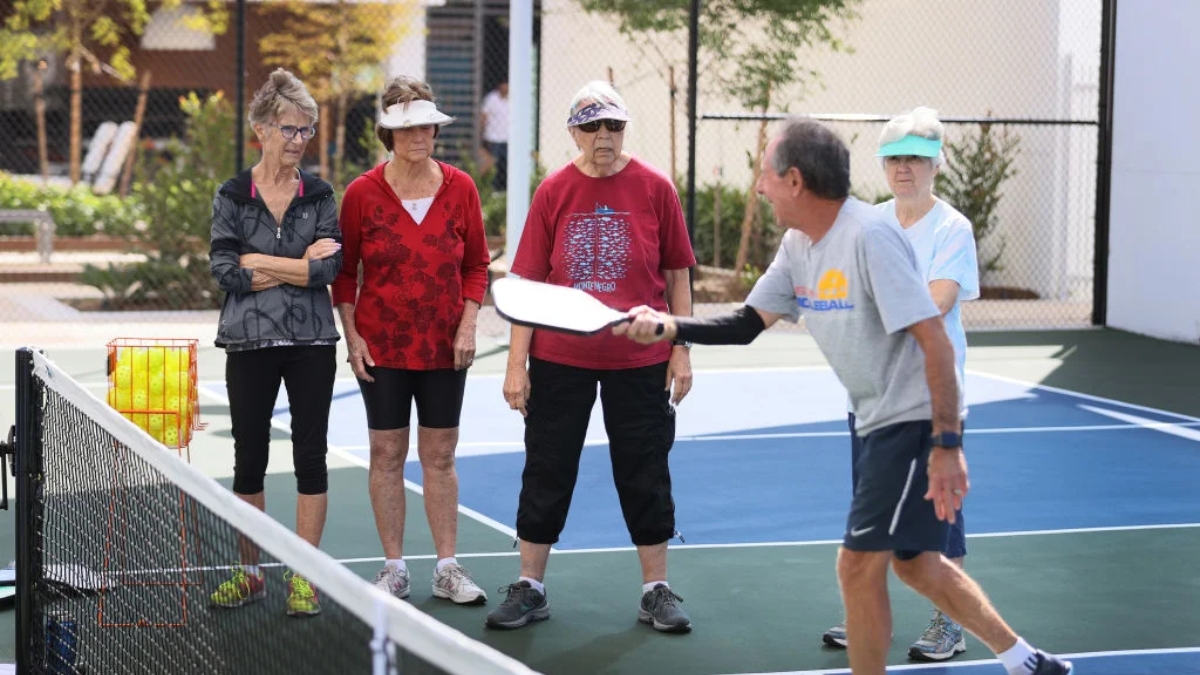 người cao tuổi có chơi pickleball được không?