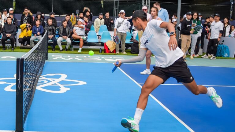 kỹ thuật erne trong pickleball là gì? bí quyết "nhảy lưới"
