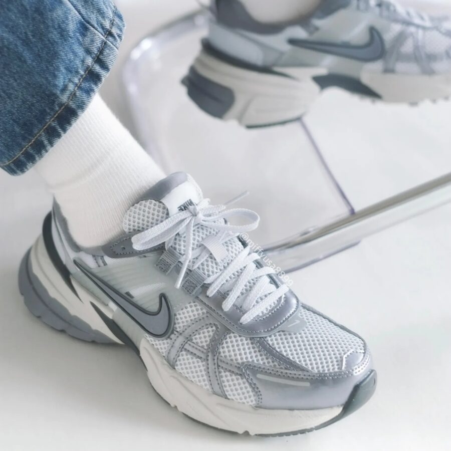 giày nike v2k run 'pure platinum wolf grey' fd0736-003