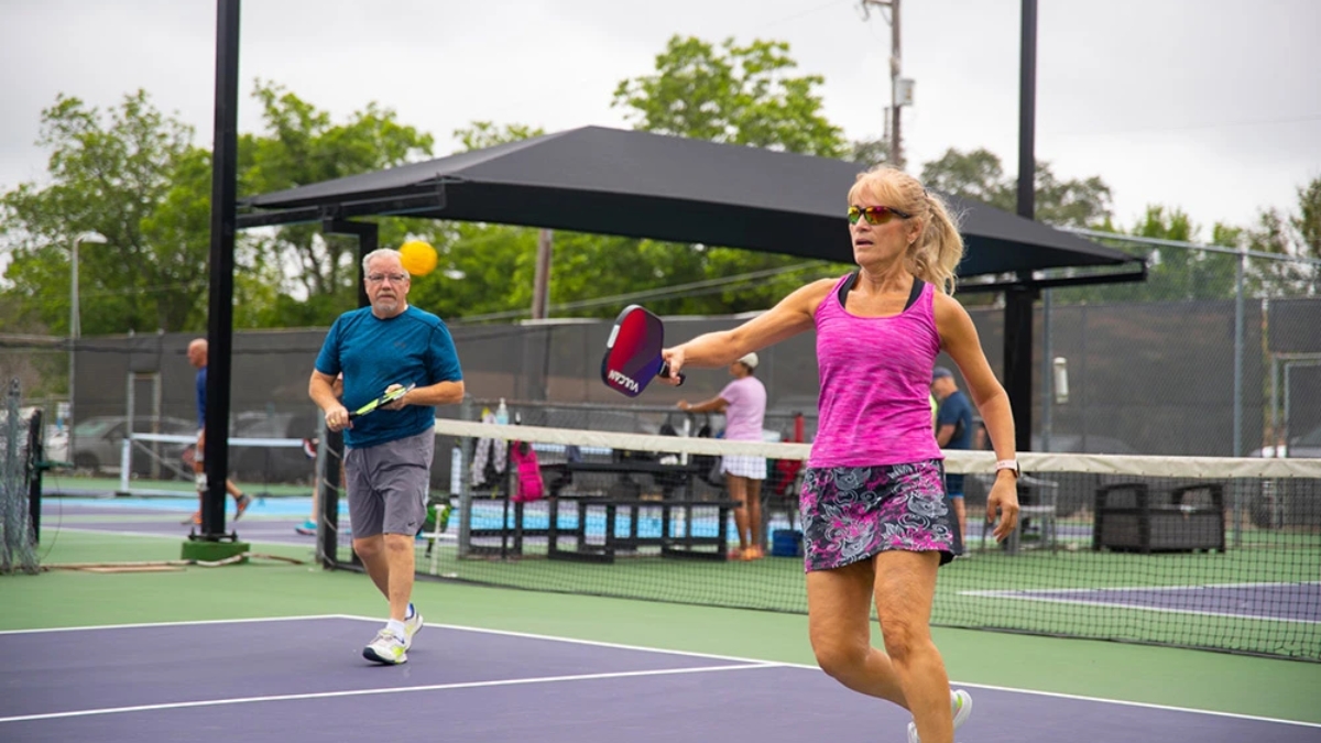 tạo lợi thế áp đảo bằng chiến thuật pickleball banger