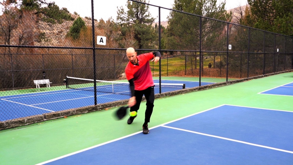 cách thực hiện kỹ thuật finding forehand pickleball dễ hiểu