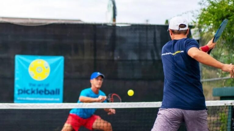 kỹ thuật đánh bóng bổng trong pickleball từ a-z