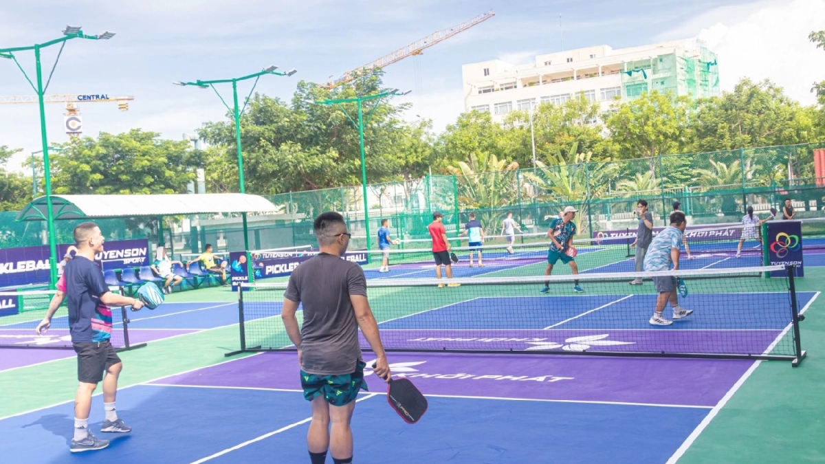 lưu ý khi chơi pickleball ngoài trời an toàn với chiến thuật