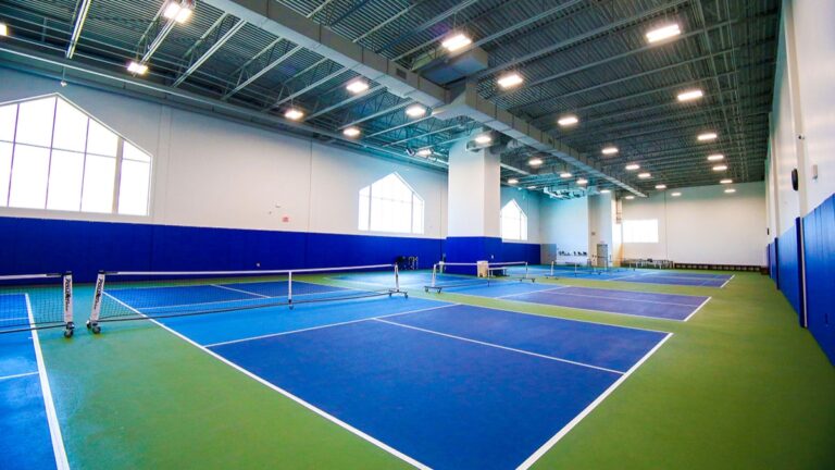 lưu ý khi chơi pickleball trong nhà an toàn và vui vẻ