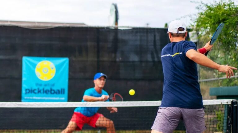 nghệ thuật né out balls bằng vị trí vợt trong pickleball