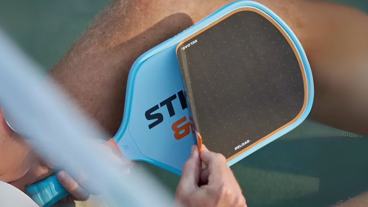 cách thay mặt vợt pickleball đơn giản đúng kỹ thuật