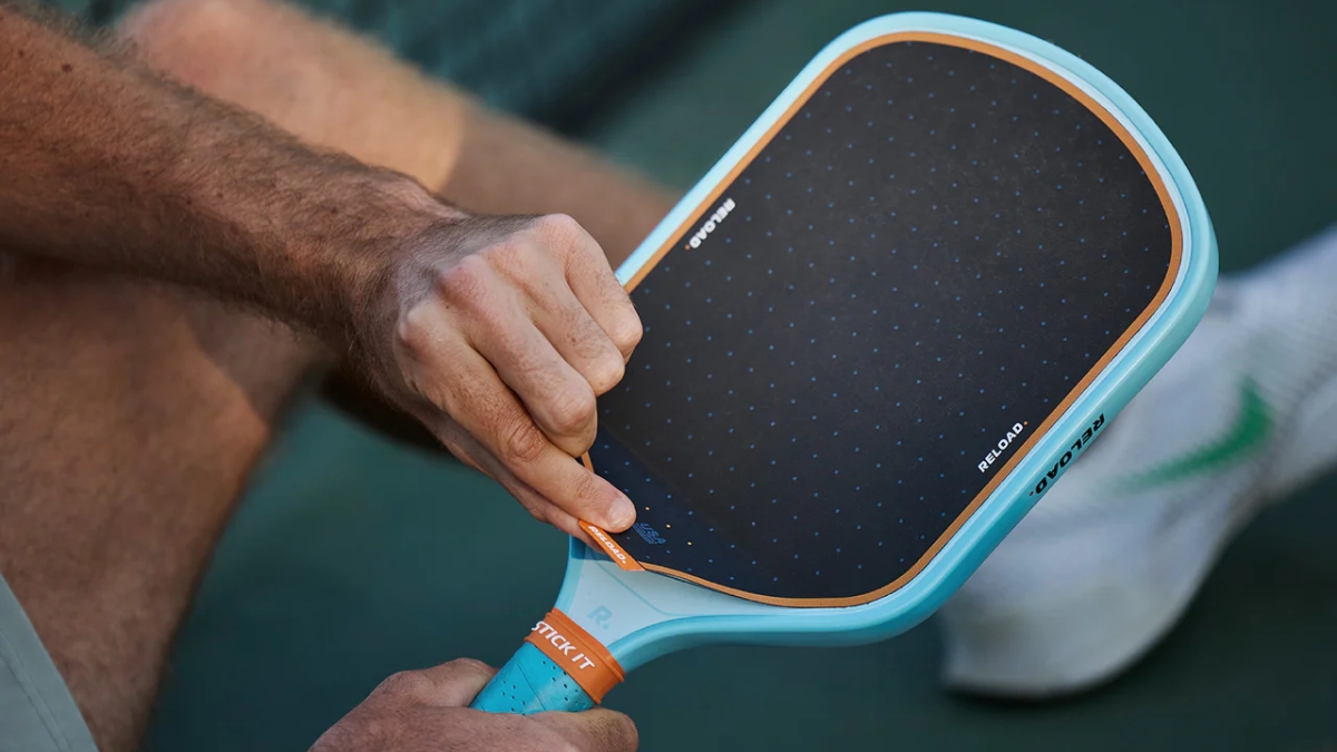 cách thay mặt vợt pickleball đơn giản đúng kỹ thuật