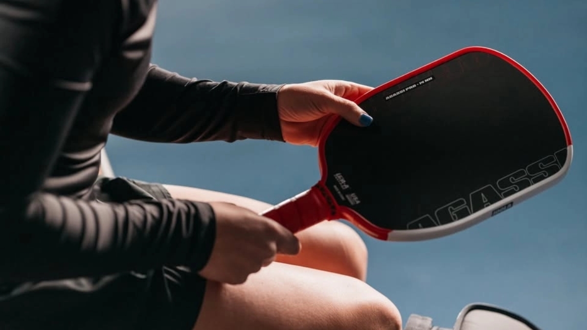 cách thay mặt vợt pickleball đơn giản đúng kỹ thuật