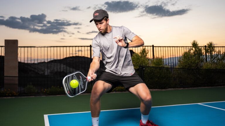 vợt cân bằng là gì? vì sao được người chơi ưa chuộng?