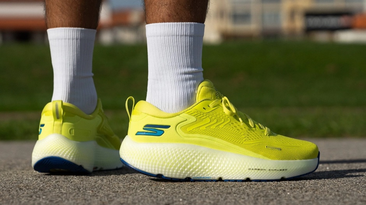 skechers go run max road 6: giày chạy với lớp đệm đỉnh cao