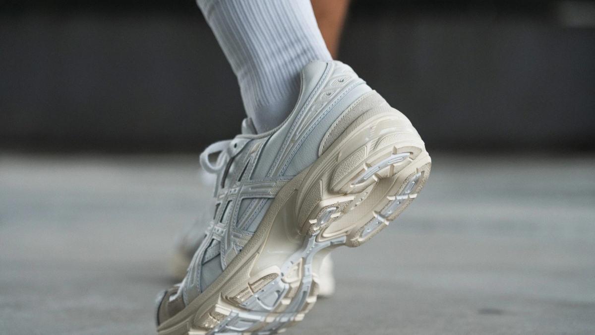 trận chiến sneaker retro: asics gel-1130 vs nb 740