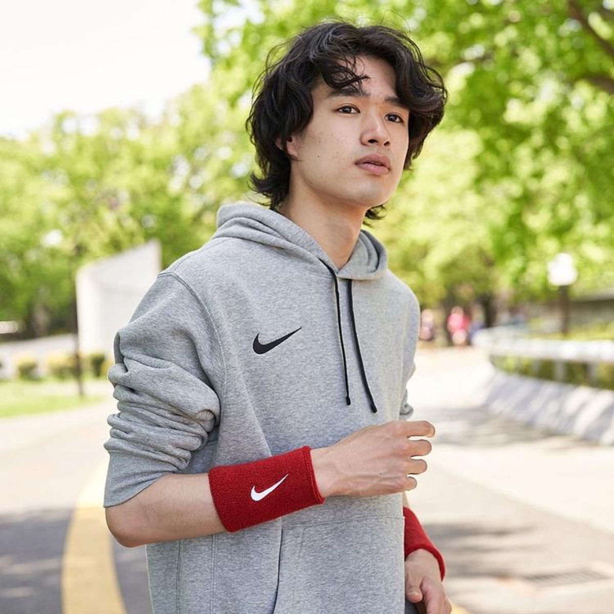 băng tay nike swoosh wide 'red' bn2094-601 (4) băng tay nike swoosh wide 'red' bn2094-601