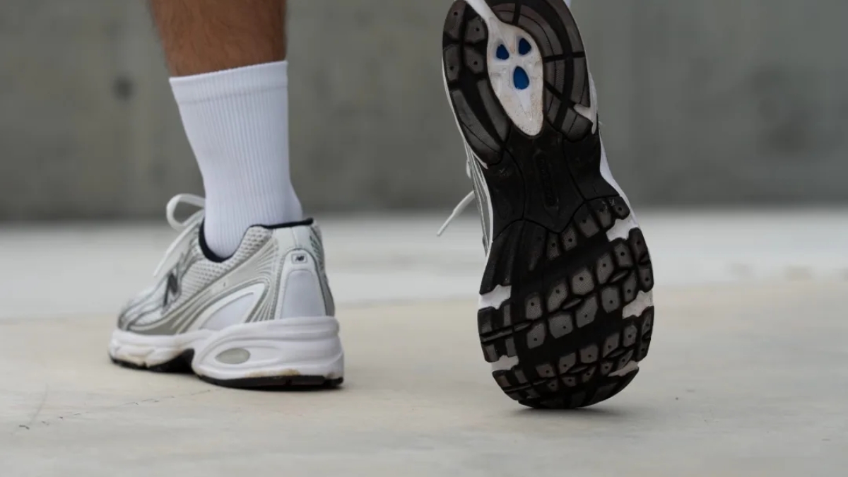 new balance 740 - phong cách y2k lên ngôi