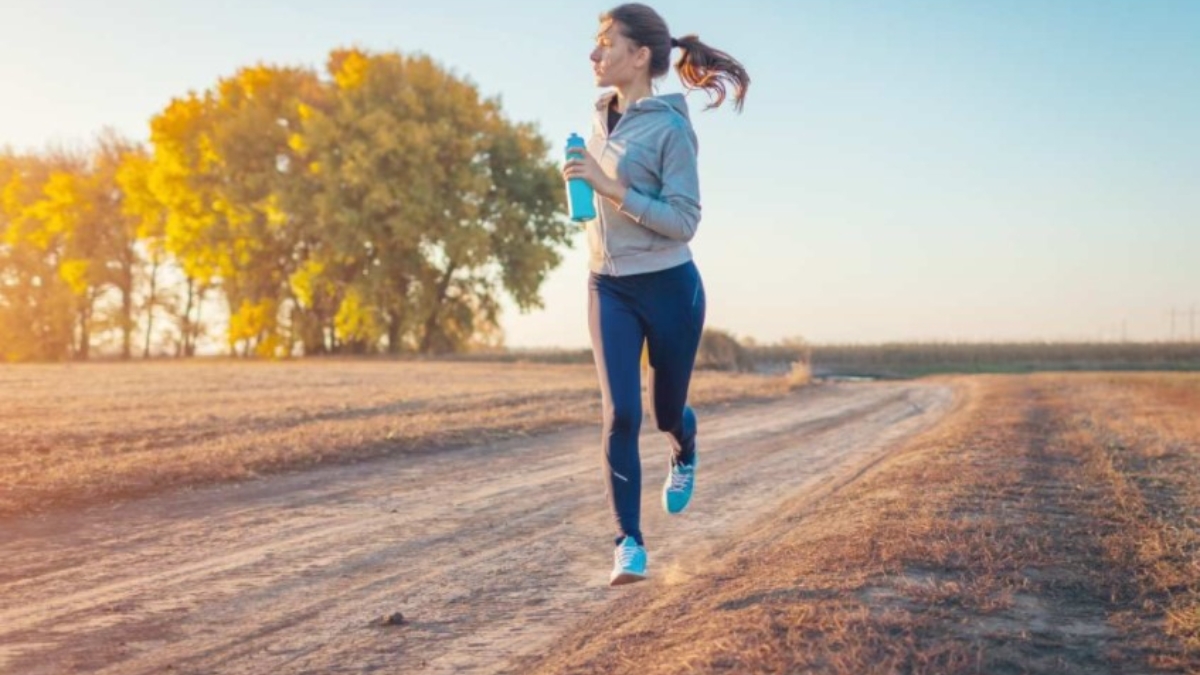 nữ chạy bộ nên mặc đồ gì? hướng dẫn chọn trang phục phù hợp