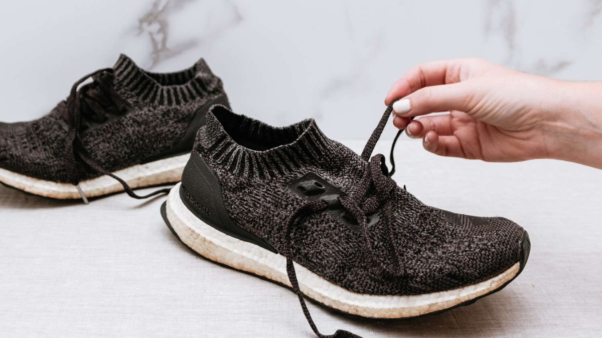 hướng dẫn vệ sinh giày tennis chuẩn sạch bóng như mới