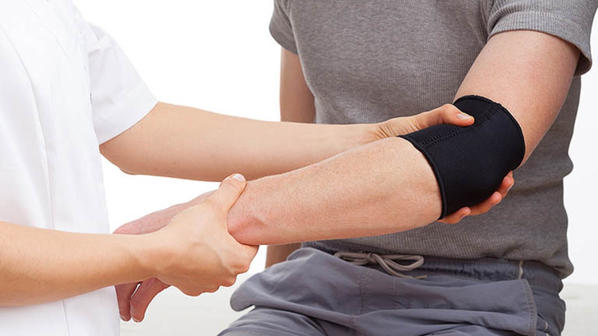 chơi pickleball đau khuỷu tay: hiểu và cách khắc phục