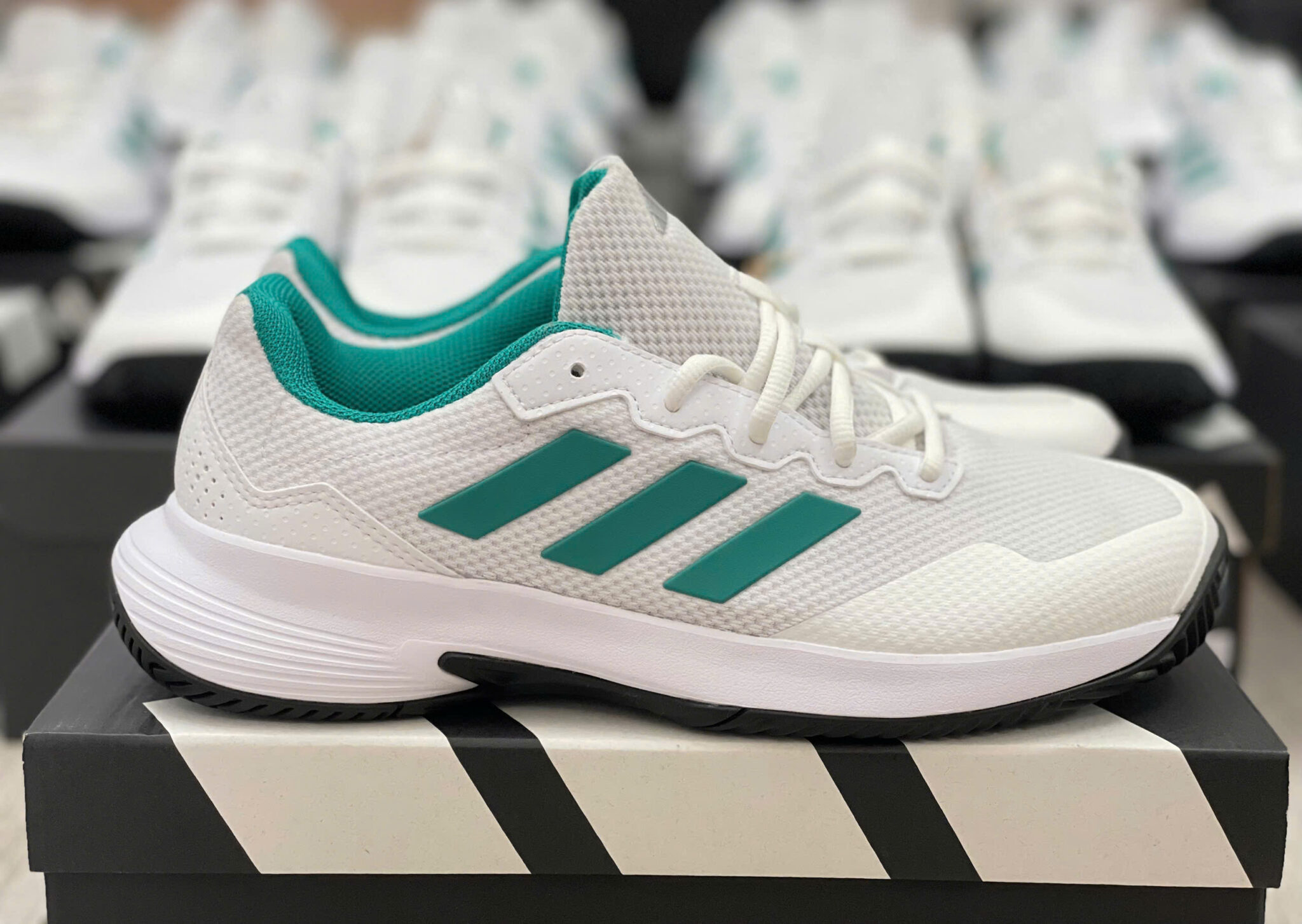 z7031104491806_e8648fd724da52c84f3739b94085135f giày adidas gamecourt 2.0 tennis "cloud white/pure teal" jp7722