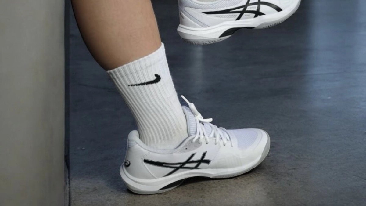 asics upcourt 6 hay game ff: đôi nào đáng mua hơn?