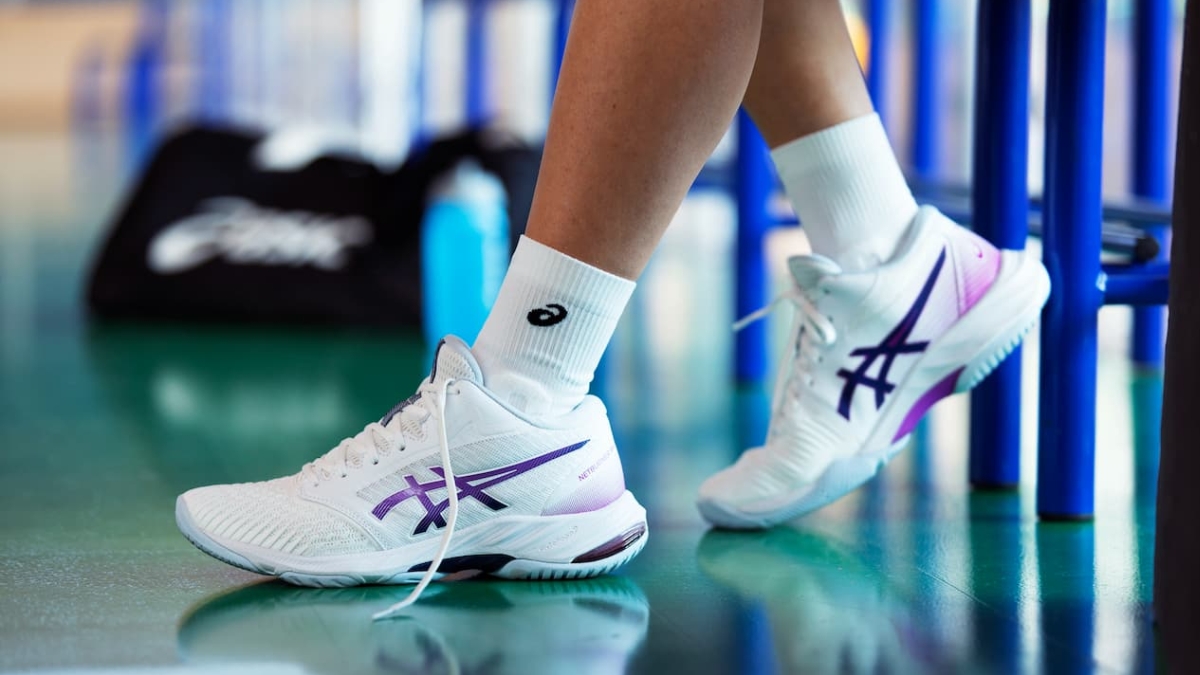 asics upcourt 6 hay game ff: đôi nào đáng mua hơn?