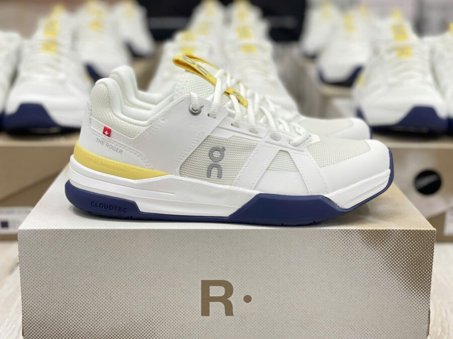 giày on roger clubhouse pro 'white and currant' 3ye10014013