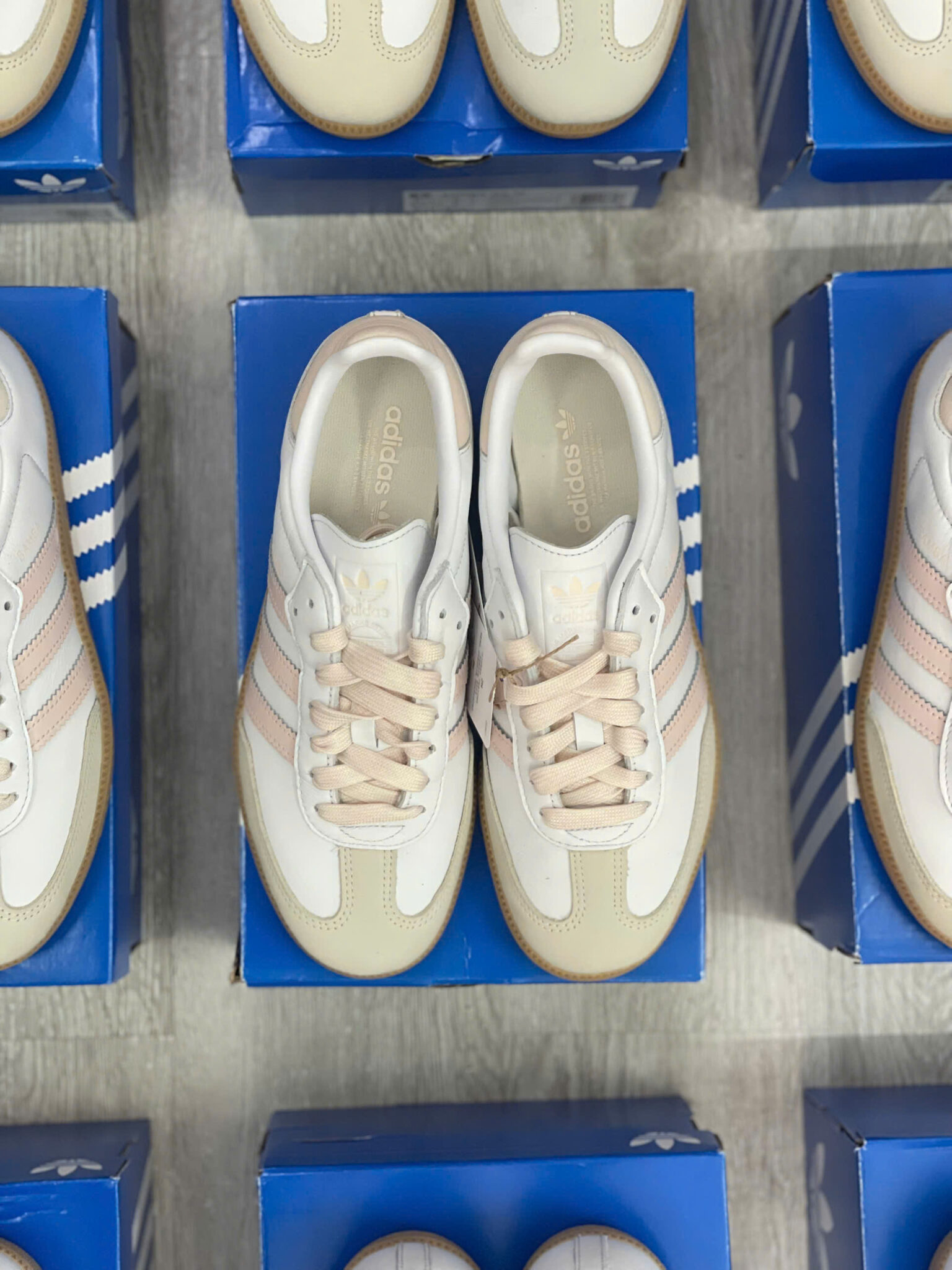 z7166910874496_22052b8ebb7ca6ddd31aedd8c3f56f35 giày adidas samba og ‘cloud white’ js1351