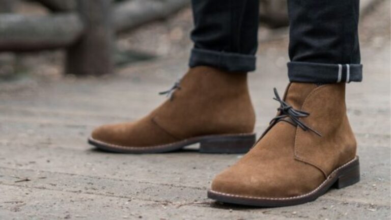 cách khắc phục giày da lộn bị bạc màu đơn giản, hiệu quả tại nhà