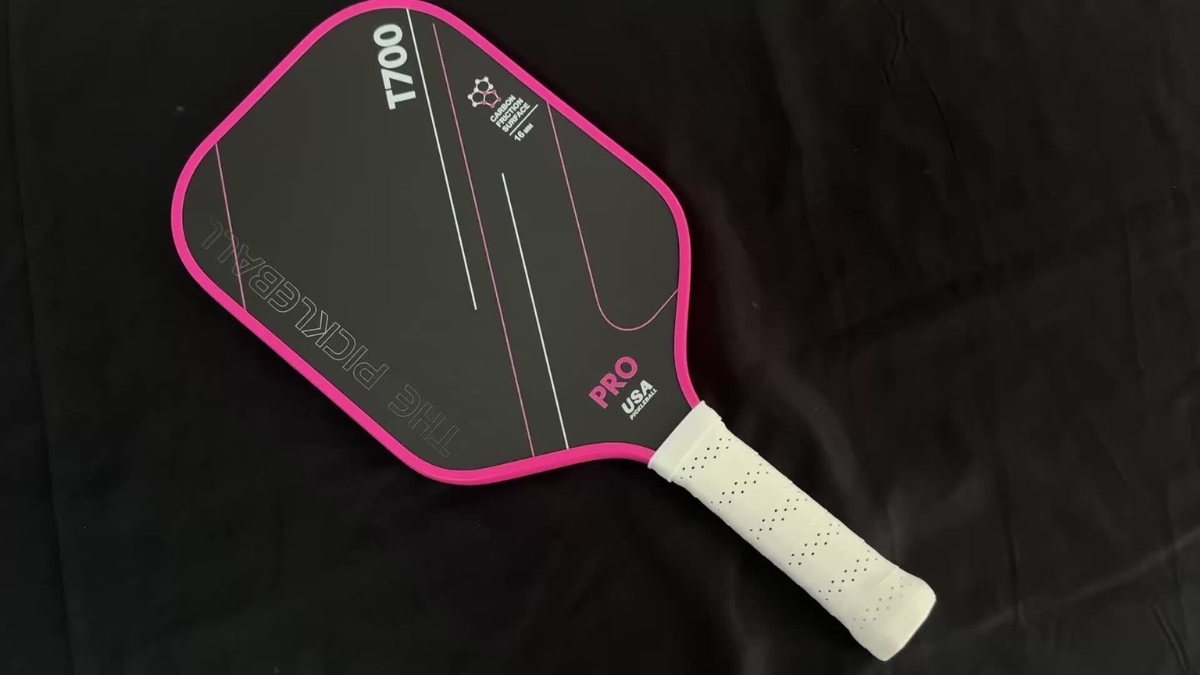 vợt pickleball t700 là gì? giải mã chất liệu và cơ chế