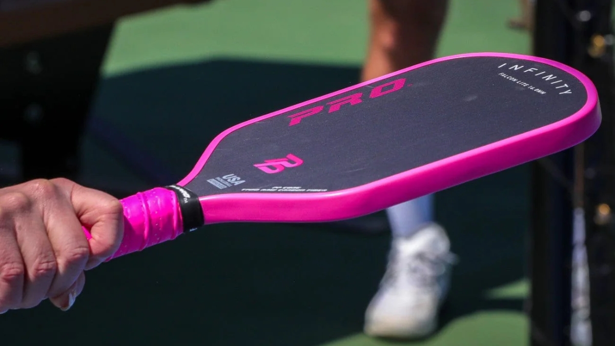 vợt pickleball t700 là gì? giải mã chất liệu và cơ chế