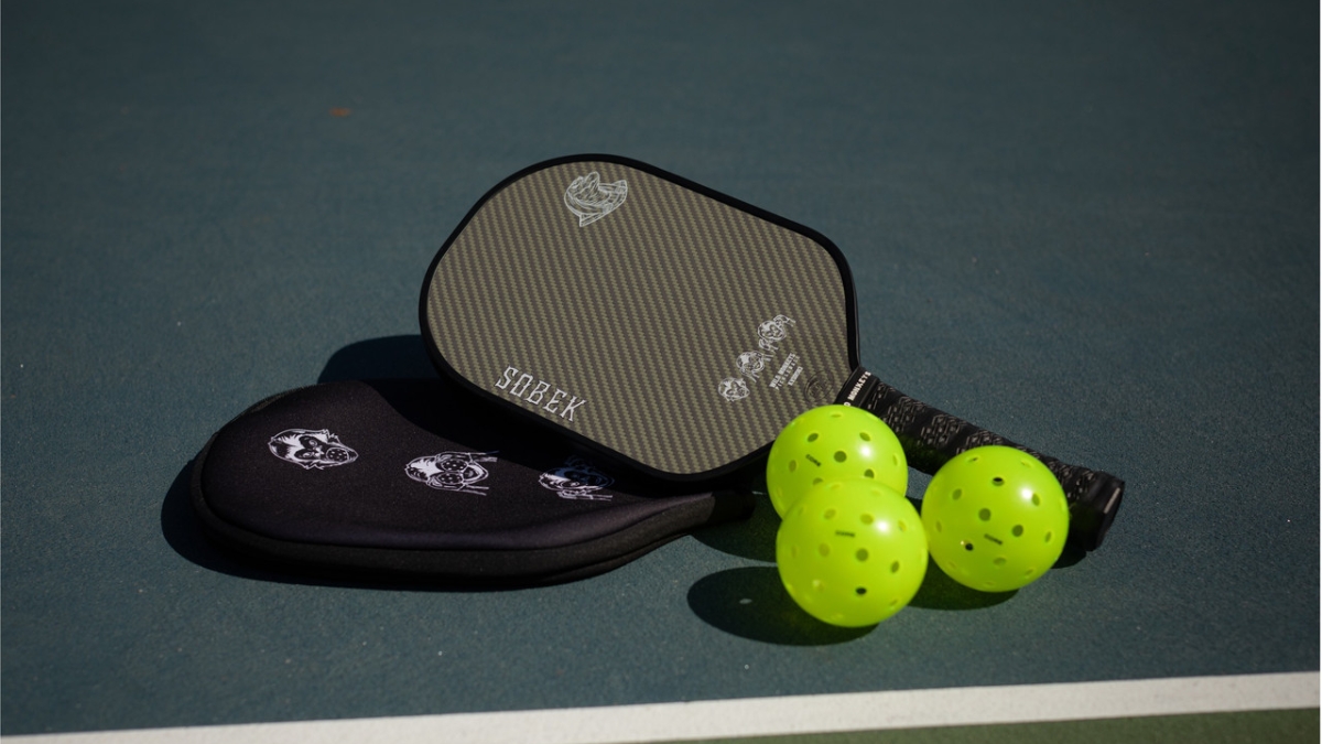 sự khác biệt giữa vợt pickleball sợi carbon và kevlar