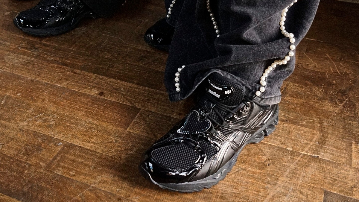 kimhēkim x asics gel-nimbus 10.1: bộ sưu tập đơn sắc kimhēkim x asics gel-nimbus 10.1: bộ sưu tập đơn sắc