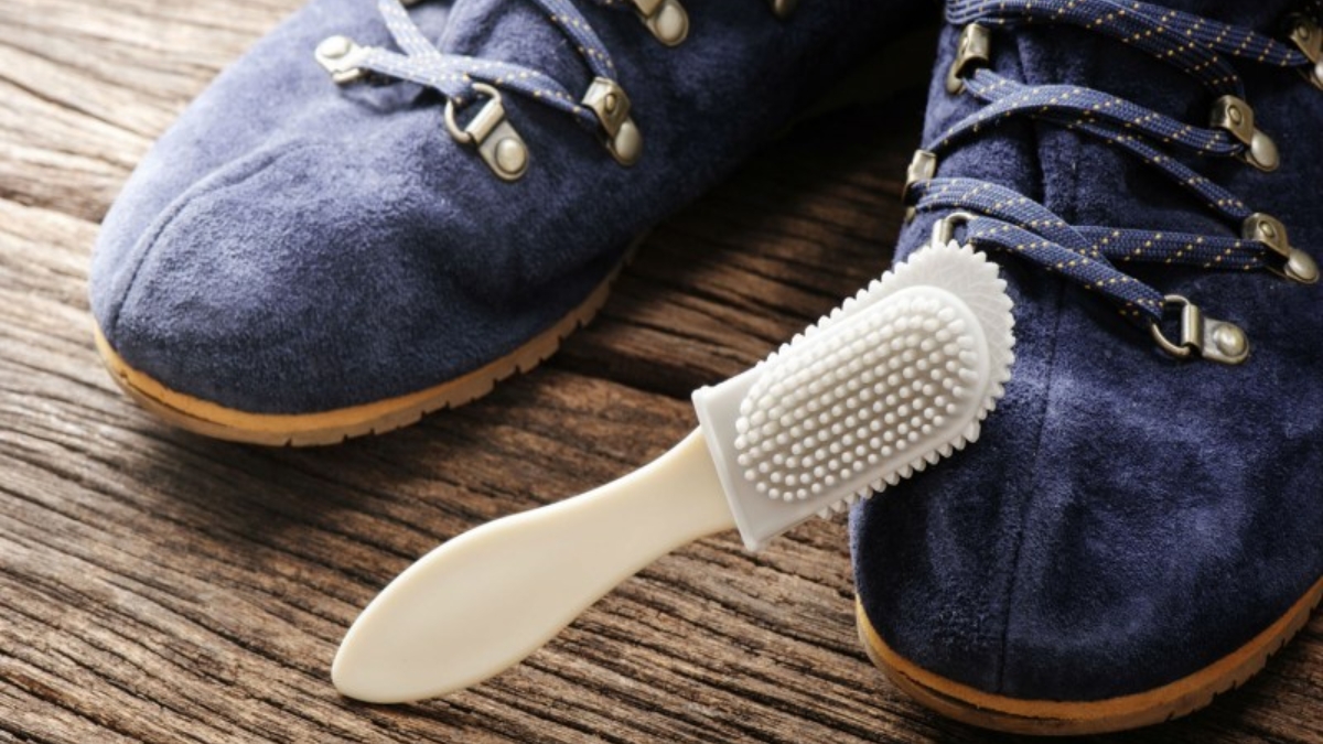 cách khắc phục giày da lộn bị bạc màu đơn giản, hiệu quả tại nhà cách khắc phục giày da lộn bị bạc màu đơn giản, hiệu quả tại nhà