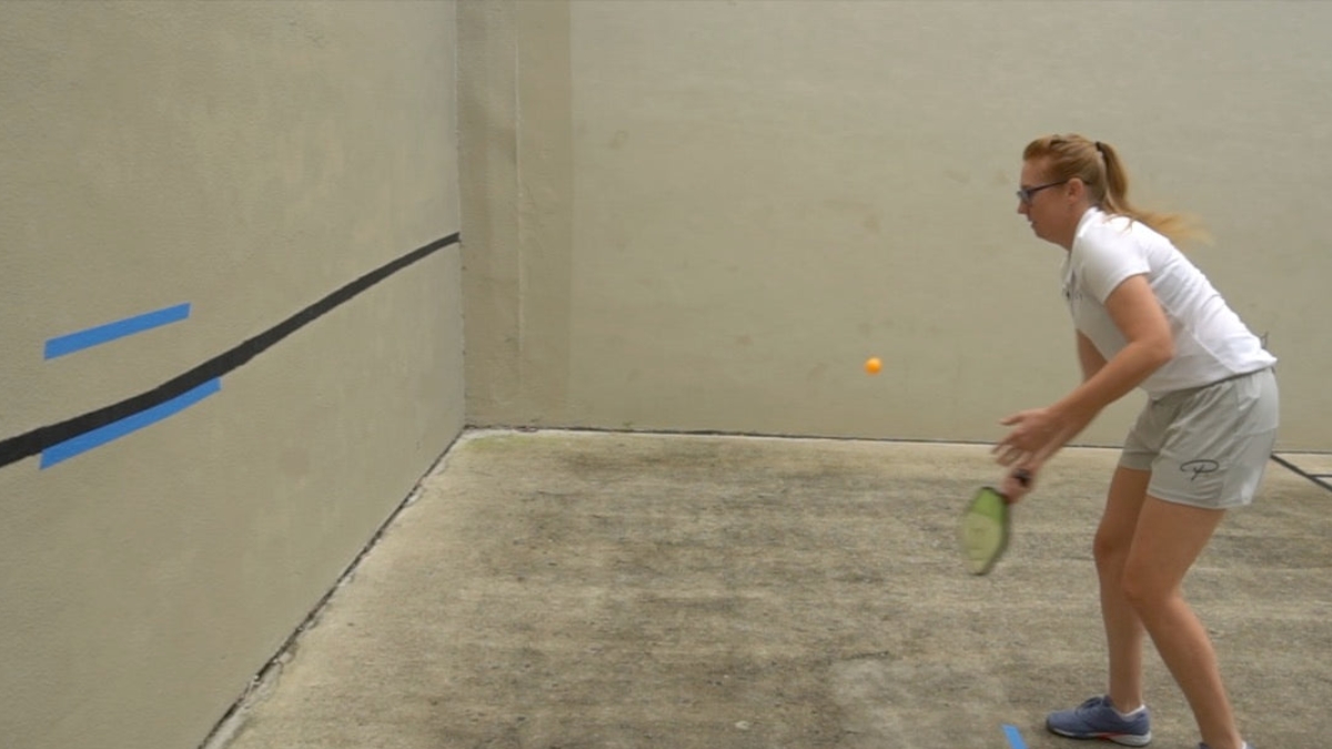 5 bài tập pickleball với tường giúp cải thiện cú trái tay 5 bài tập pickleball với tường giúp cải thiện cú trái tay