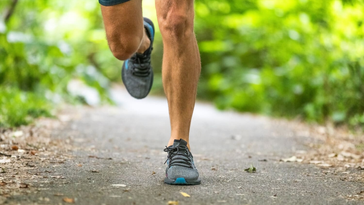 người bị giãn tĩnh mạch có nên chạy bộ không?