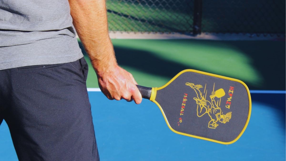 vợt pickleball t700 là gì? giải mã chất liệu và cơ chế