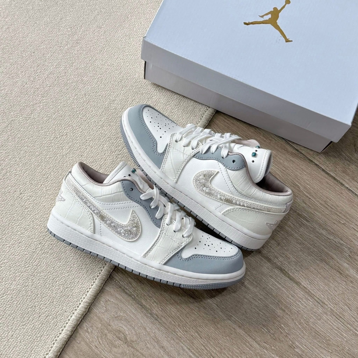 giày nike air jordan 1 low ‘sail soft pearl’ ih7323-100 (4) giày nike air jordan 1 low ‘sail soft pearl’ ih7323-100