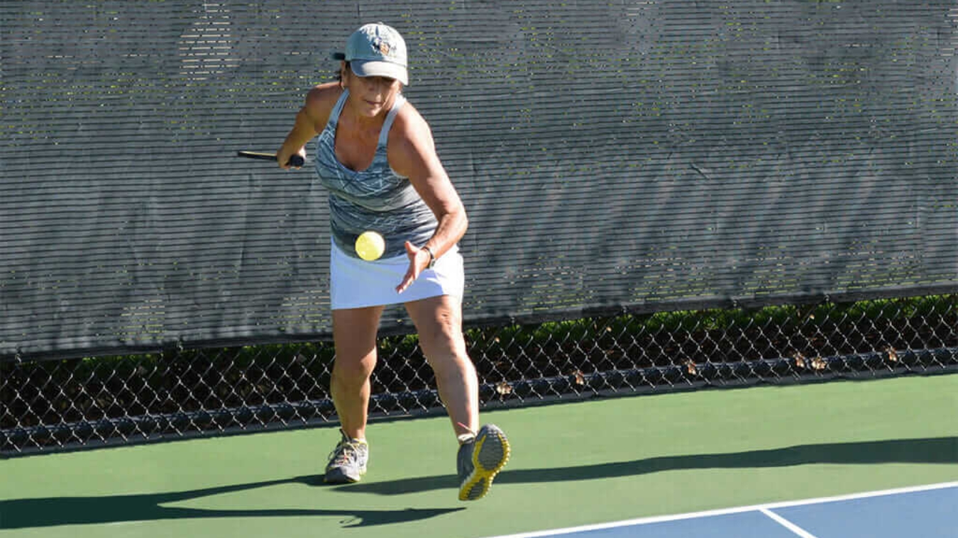 3 lỗi chạm bóng trong pickleball: sai 1 ly, đi 1 dặm