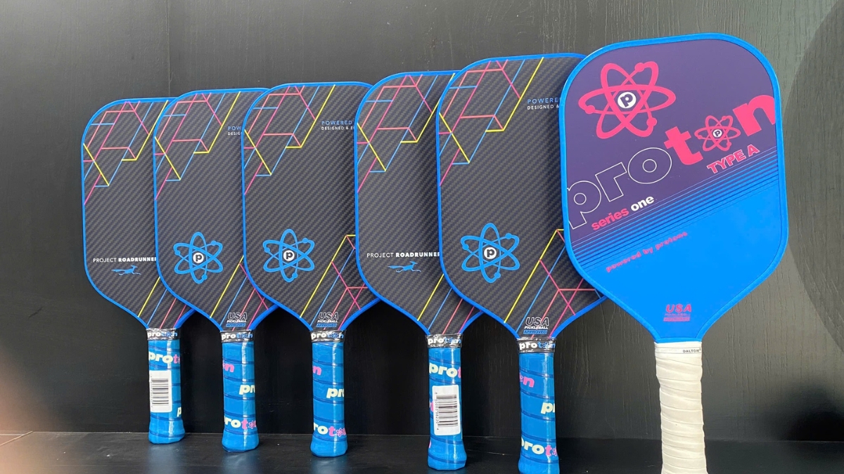 hướng dẫn phân biệt thật giả vợt proton chính xác nhất