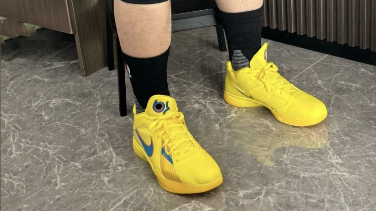 bộ sưu tập sneaker chủ đề giáng sinh hot nhất hiện nay bộ sưu tập sneaker chủ đề giáng sinh hot nhất hiện nay