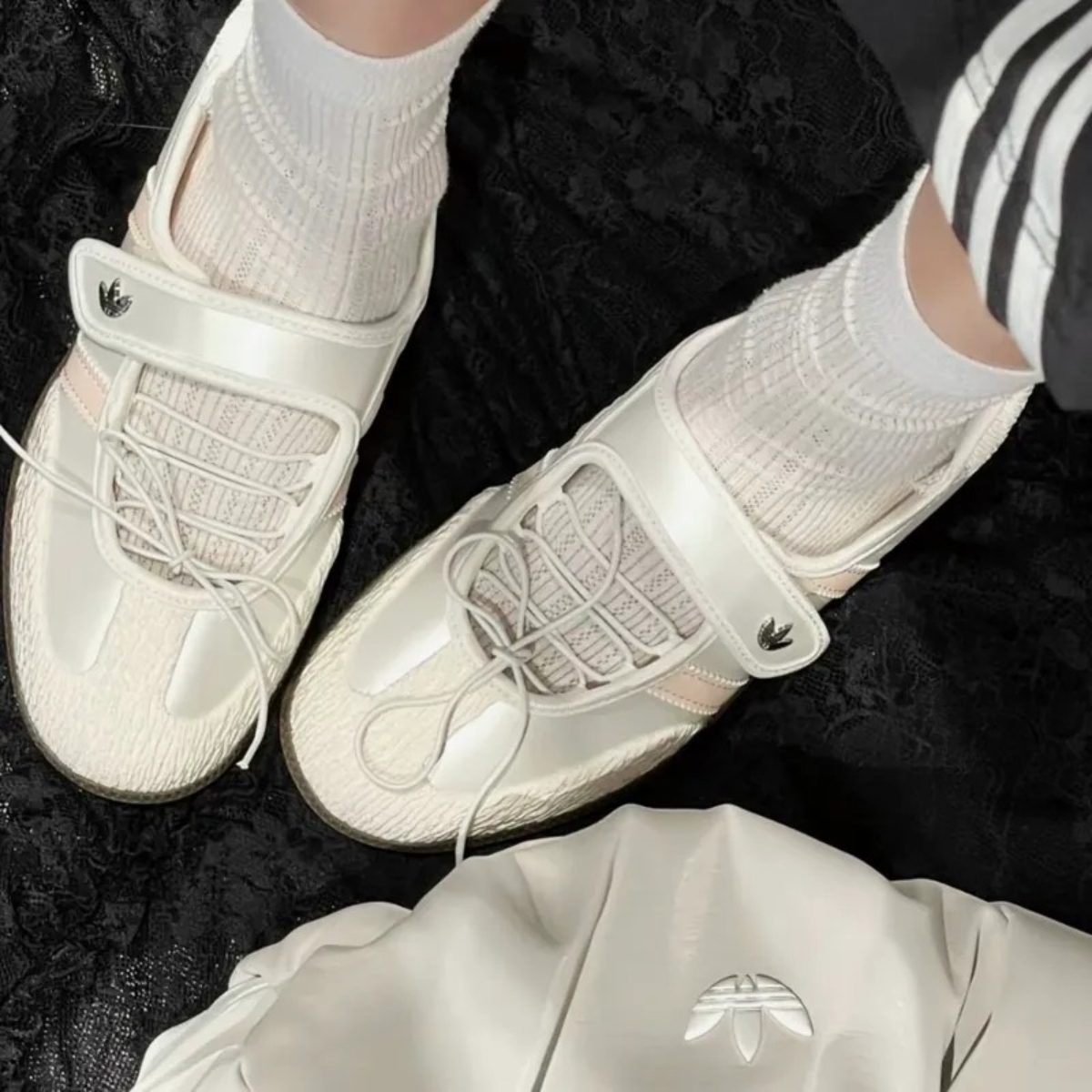 4 giày adidas samba ‘jane cloud white pink’ jr4482