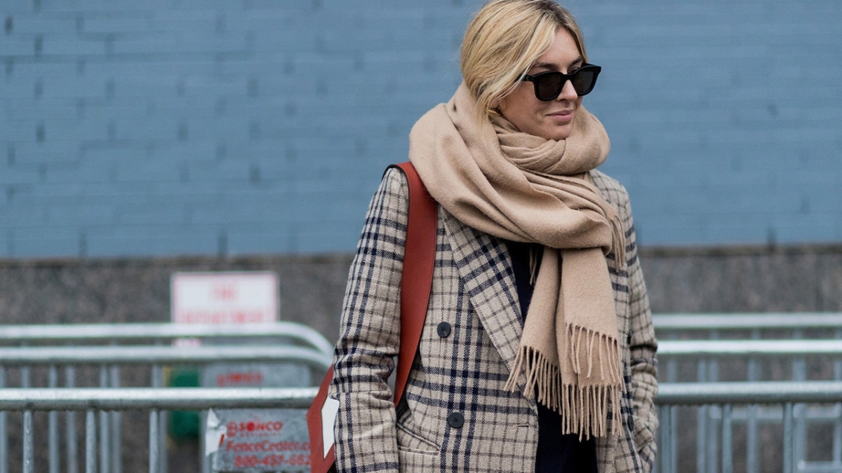 8 cách thắt khăn quàng cổ đẹp, tinh tế cho mọi phong cách