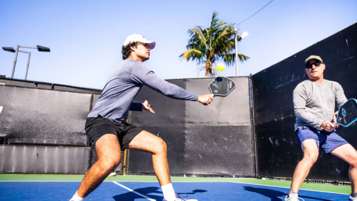 lật ngược thế cờ: đối phó đối thủ nhắm vào đồng đội pickleball