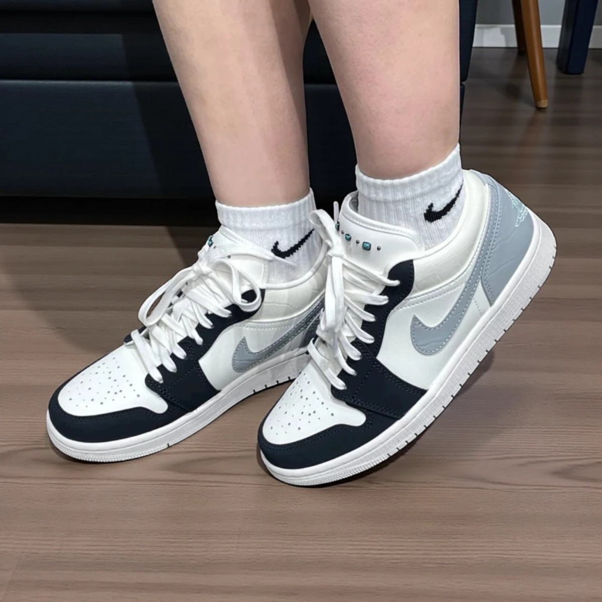 giày nike air jordan 1 low ‘sail light smoke grey’ io2242-101 (5) giày nike air jordan 1 low ‘sail light smoke grey’ io2242-101